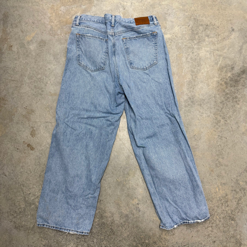 Abercrombie & Fitch Loose Fit Light Wash Jeans